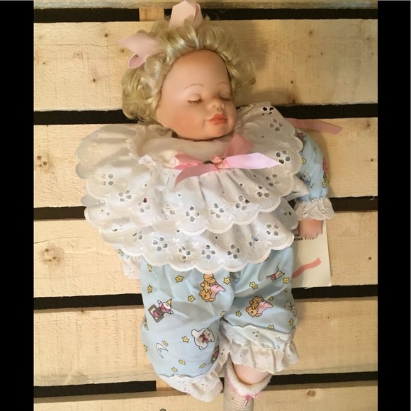 Porcelain Doll Easter 1993 World Gallery Dolls And Collectibles”Little Lamb” - Picture 3 of 12